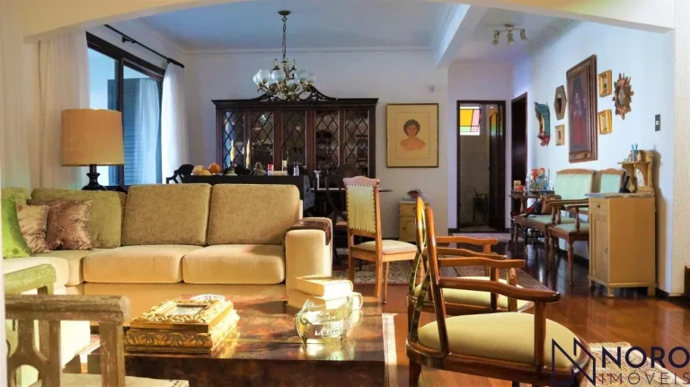 Imagem Casa ampla à venda no Bairro Nossa Senhora de Lourdes