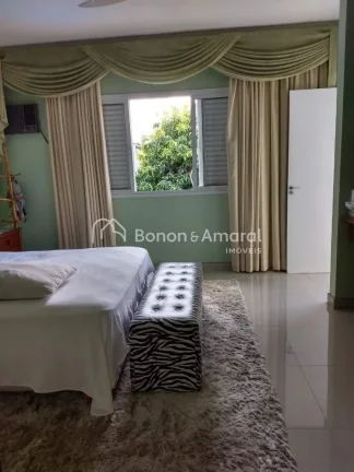 Imagem Apresentamos esta belíssima casa assobradada em um dos condomínios mais desejados de Valinhos, com...