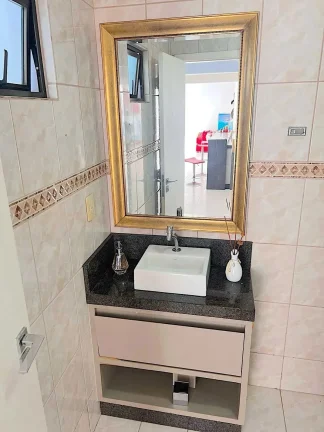Imagem Casa com 2 dormitórios sendo 2 suítes e 3 vagas de garagem em Balneário Camboriú/SC