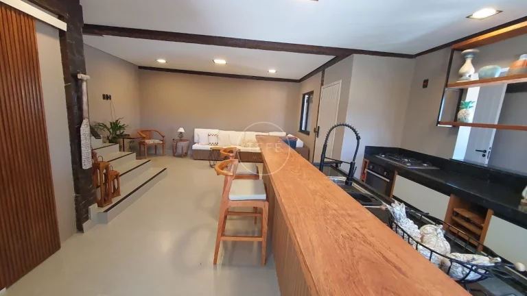 Imagem CASA de 6 SUÍTES em BÚZIOS - Ferradurinha - RJ