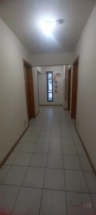 Imagem Sala Comercial à Venda no Centro de Florianópolis* Localizada em andar alto, esta sala comercial o...
