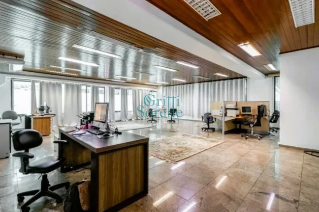 Imagem Sobrado Triplex para Alugar em Jardim Everest - São Paulo/SP.