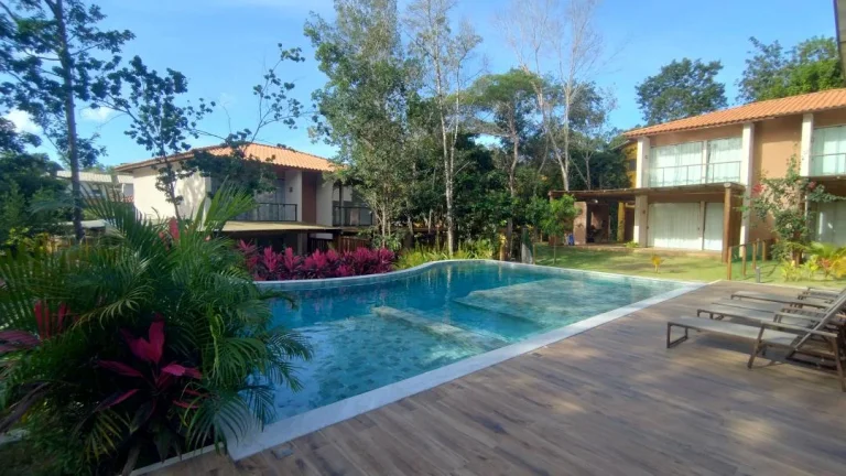Imagem Oportunidade: Casa em Condomínio com Piscina na Praia do Forte - Venda!
