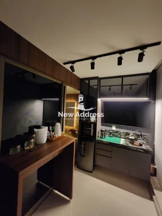 Imagem 2 quartos com suíte, 70 m², vista mar e prédio luxuoso pertinho da praia. Lazer na cobertura!