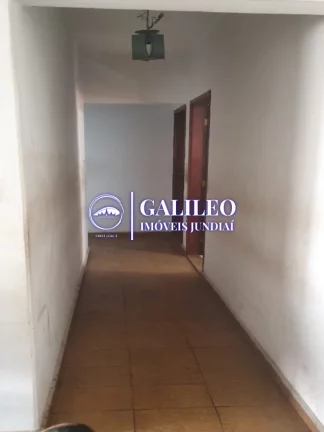 Imagem OPORTUNIDADE DE NEGÓCIO! GALPÃO + CASA COM 4 DORMITÓRIOS -SALA DE ESTAR/JANTAR- ÁREA TOTAL 826M² - ÓTIMA LOCALIZAÇÃO, PRÓX. AO MAXI SHOPPING -JUNDIAÍ