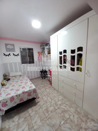 Imagem Excelente Casa de Esquina com Ambientes Amplos e Confortáveis