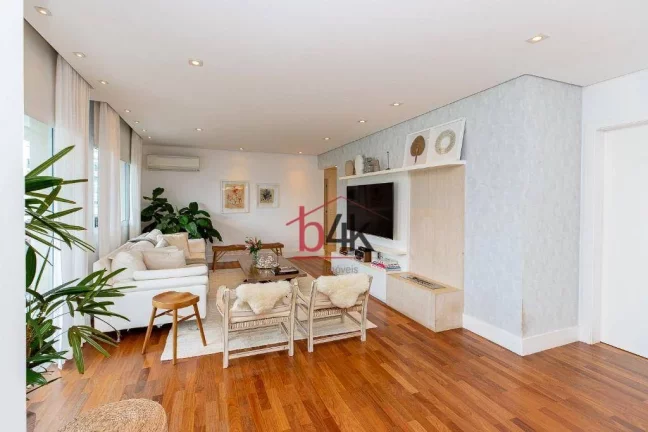 Imagem Apartamento à Venda Reformado de 171m² na Av. Washington Luíz - Alto da Boa Vista.