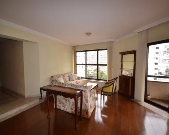 Imagem Apartamento com piso de madeira e armários! Amplo living para 2 ambientes, terraço, lavabo, 4 dorm...