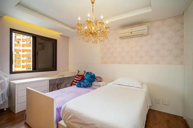 Imagem Luxuoso Apartamento em frente ao Clube Curitibano no coração do Água Verde.