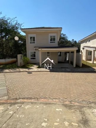 Casa em condomínio fechado com 3 suítes e 2 vagas na Granja Viana