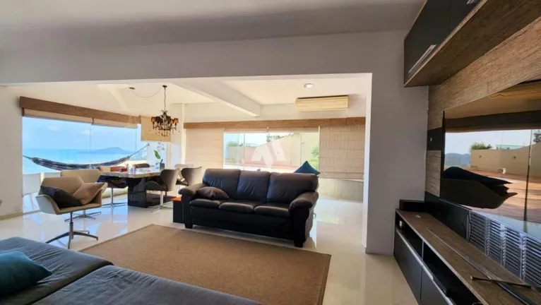 Imagem Casa de Alto padrão no morro Santa Terezinha em Santos