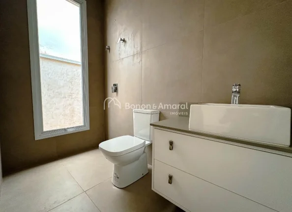 Imagem Casa de Alto Padrão com Projeto Contemporâneo e Acabamento Impecável

Esta casa de arquitetura co...