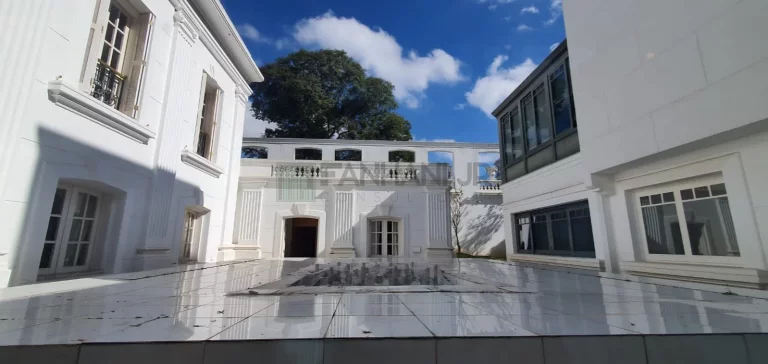 Imagem Imóvel Comercial de Alto Padrão no Jardim América, São Paulo-SP: 8 Salas, 10 Banheiros, 14 Vagas - 1.412m²