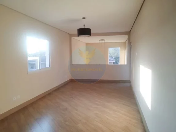 Imagem Casa com 4 Suítes e Área Gourmet em Condomínio Arborizado