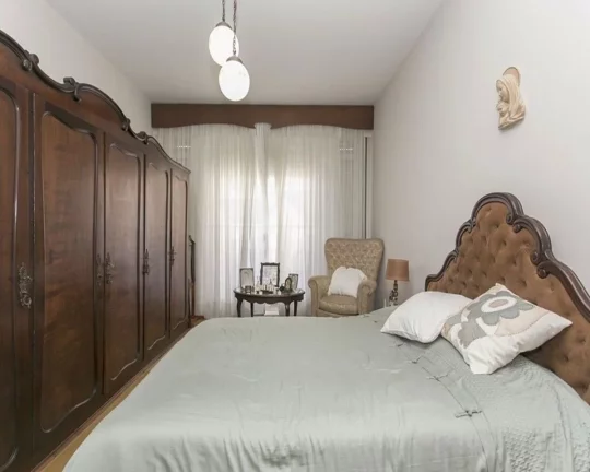 Imagem Apartamento amplo, living para 2 ambientes com piso de tacos, 03 dormitórios com piso de tacos e ar...