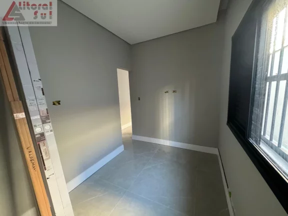 Imagem Casa à venda em Praia Grande-SP, bairro Aviação, 3 quartos, 1 suíte, 1 sala, 2 banheiros, 1 vaga, 175m²