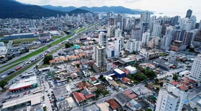 Imagem Apartamento à venda no bairro Meia Praia - Itapema/SC