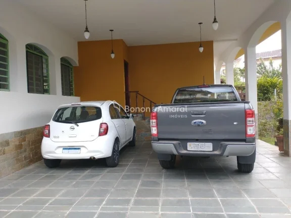 Imagem Com fácil acesso à Rodovia Magalhães Teixeira, a apenas 4 km do centro de Valinhos e próxima ao ...