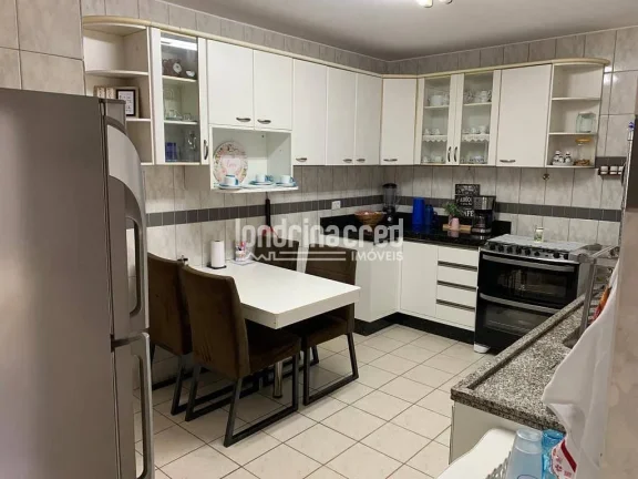 Imagem Charmoso Sobrado Geminado: 3 Quartos, 1 Banheiro + Lavabo, 2 Vagas, 115 m² com Energia Solar, Ar Condicionado e Ótima Localização Próxima à Av. São João!