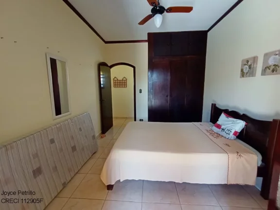 Imagem Casa á venda em Peruíbe com 4 dormitórios, piscina e ampla área de lazer a apenas 550m da praia. Aproveite!!!