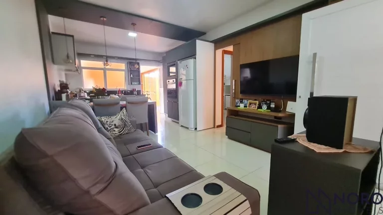 Imagem Casa de 2 Dormitórios com Suíte, Pátio e Garagem em Santa Maria