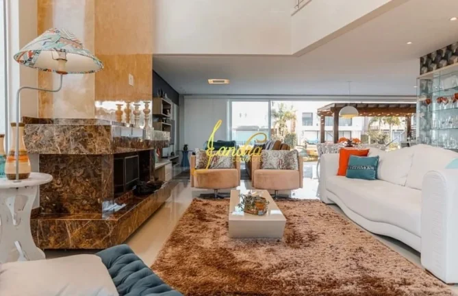 Imagem Casa no condomínio Malibu beira lago com piscina mobiliada e decorada