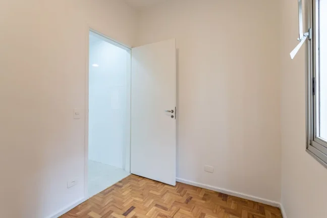 Imagem Apartamento 187M² Reformado, 3Q, 1 Suíte, 2 Banheiros, 2 Vagas, Lavabo, Sol da Manhã, Portaria 24h, Academia, Salão de Festas.