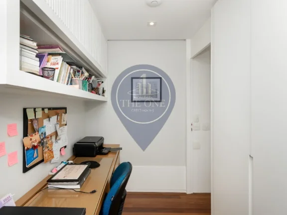 Imagem Apartamento de Luxo na Vila Mariana, São Paulo-SP: 3 quartos, 3 suítes, 5 banheiros, 4 vagas de garagem e 188m² de área.