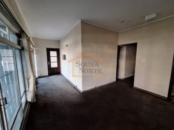 Imagem Casa térrea, 131m², 3 dormitórios, sala de TV, banheiro, lavanderia, armários nos dormitórios e...