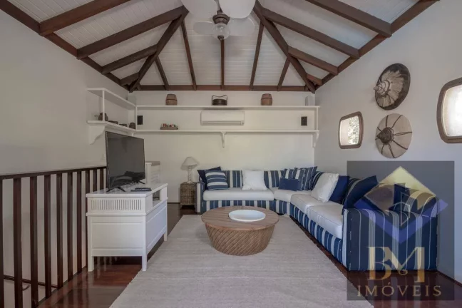 Imagem Belissima casa a venda no Litoral Norte, pé na areia, ideal para pousada.