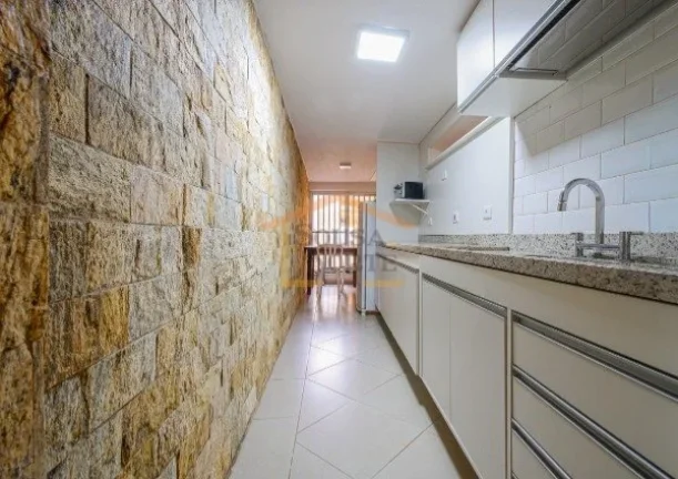 Imagem Sobrado com 175m² de área construída, distribuído em três níveis. Possui 3 dormitórios, sendo...