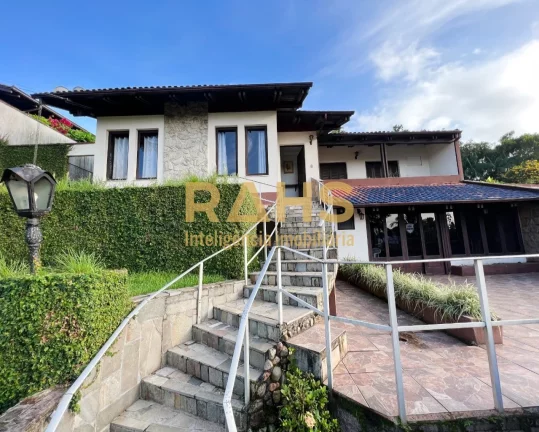 Casa à venda no Bairro Bom Retiro, Joinville Ótima casa no Bairro Bom Retiro, com excelente locali...