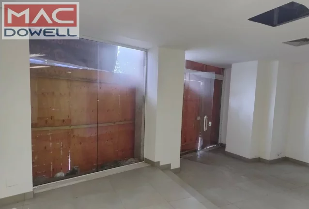 Imagem Loja linear de 428 m² em frente a Praia de Botafogo no Rio de Janeiro