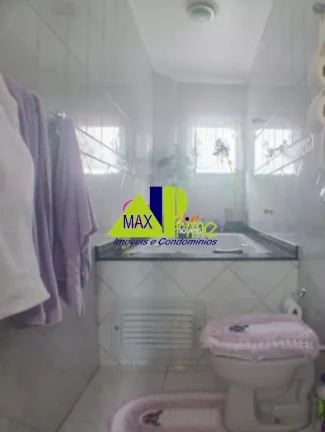 Imagem Imperdível oportunidade: Casa à venda em São Paulo-SP na Vila Nhocune, com 3 quartos, 1 suíte, 4 banheiros e 2 vagas de garagem!