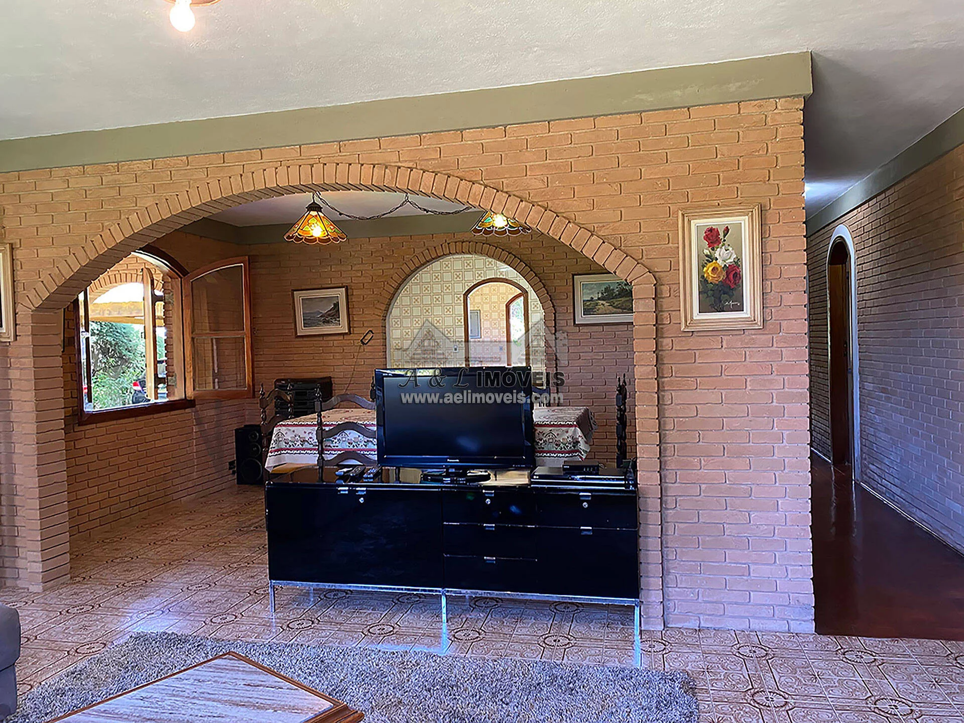 Imagem Casa à venda em Campos do Jordão - Em estilo rústico de tijolinho avista