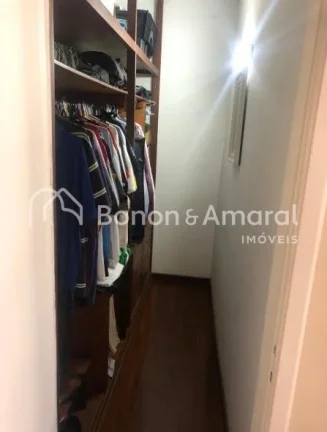 Imagem Localizado em uma das regiões mais valorizadas de Campinas, este triplex no Cambuí oferece o equil...