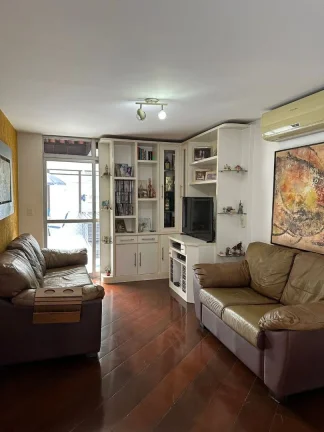 Imagem Venha morar em uma cobertura em local previlegiado em icarai,proximo ao Campo de São Bento,com comércio no entorno,imovél amplo,com vista previlegida
