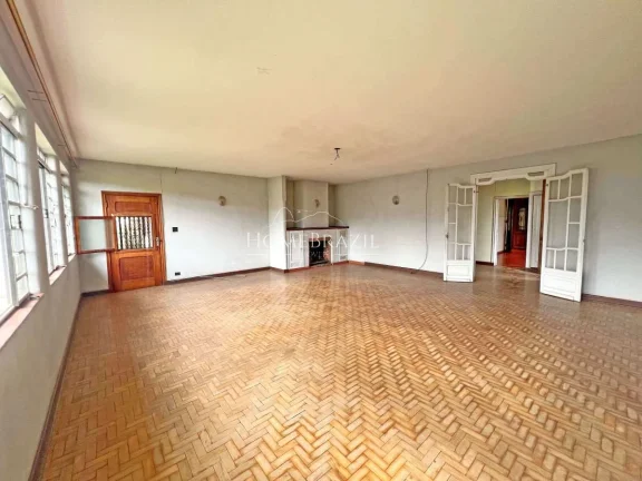 Imagem Casa à venda no centrinho do Capivari em Campos do Jordão | Terreno plano com alto potencial de investimento