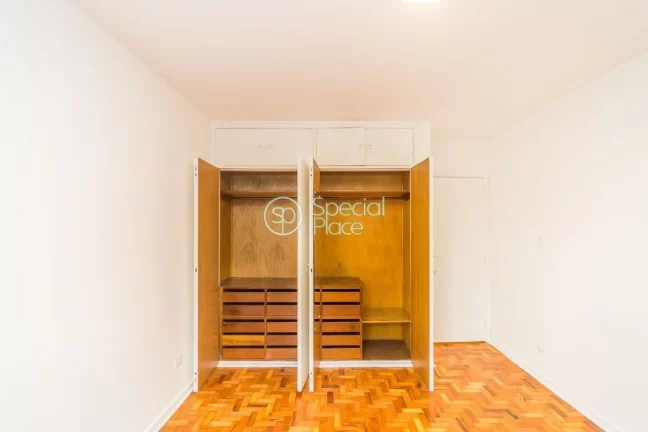 Imagem Ótimo apto com 145m², no Itaim. Amplo living para três ambientes - todos com grandes janelões, s...