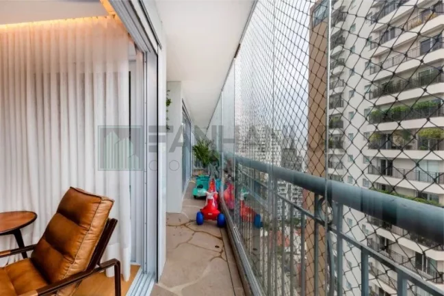 Imagem Luxuosa cobertura de 4 quartos na Vila Nova Conceição, São Paulo-SP: 4 suítes, 5 salas, 6 banheiros, 432m² de área.