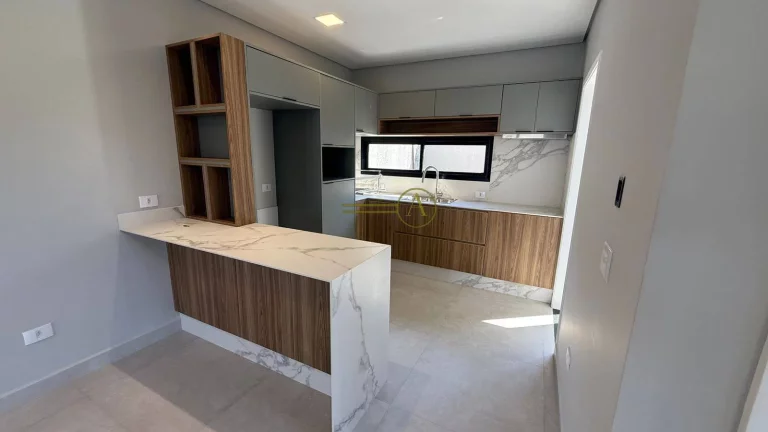 Imagem Lindo sobrado à venda novíssima com planejado de esquina apenas 600m praia