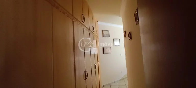 Imagem Oportunidade Única! Terreno Amplo com Casa Completa e Sofisticada