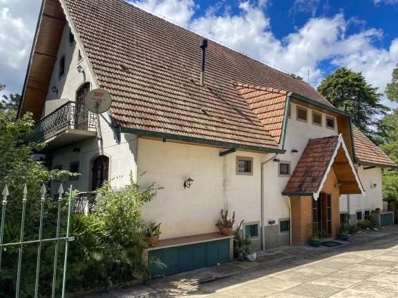 Imagem Studio à Venda em Campos do Jordão — Jaguaribe, Mobiliado e com Jardim