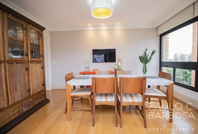 Imagem Apartamento amplo com 3 suítes, living com janelões - 4 vagas - 247m²