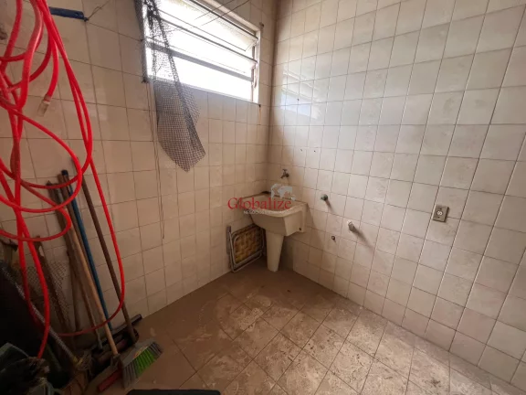 Imagem Oportunidade Para Reforma - Apartamento Vista Mar com 2 dormitórios e 1 vaga escriturada em prédio com portaria 24hrs e elevador por R$ 890.000,00