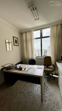 Imagem Apartamento com 200m2, 3 dormitórios (1 suíte) e 2 vagas demarcadas a venda no Bela Vista, São Paulo