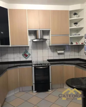 Imagem Casa com três dormitórios e amplo quintal em bairro tranquilo em Jundiaí