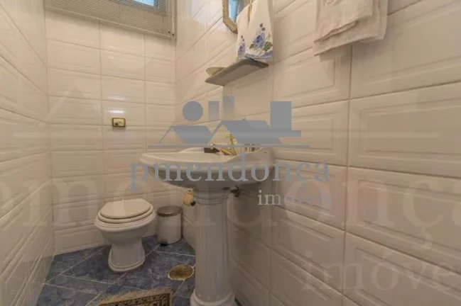 Imagem Apartamento um por andar, 265m² útil, living para 03 ambientes, piso de tábuas largas corridas de...
