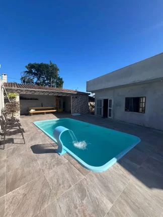Imagem Casa com 3 dormitórios sendo 2 suítes e 4 vagas de garagem em São Francisco do Sul- SC