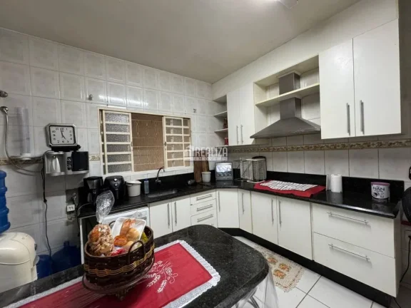Imagem Casa à venda no Parque São Geraldo, Uberaba: piscina aquecida e varanda gourmet